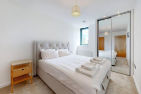 Superb 2 bedroom flat close to Canary Wharf
